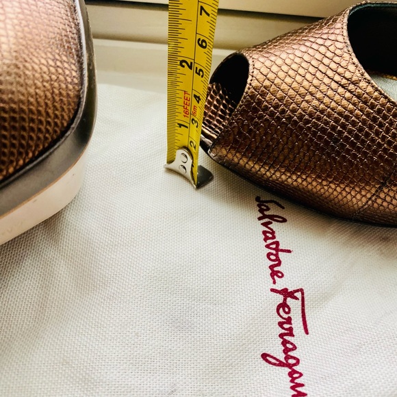 Salvatore Ferragamo - Peep Toe Platform Pump Heels Metallic Brown 8b - Picture 10 of 16